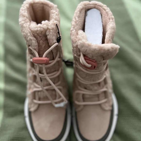 Sorel Kids Rain & Snow Boots - Pink and Olive - Picture 3 of 5